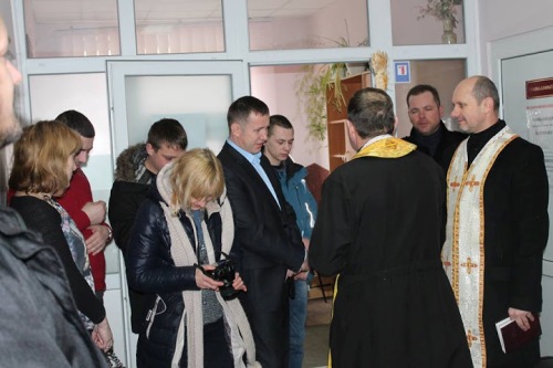 На Львівщині відкриття Центру допомоги учасникам АТО поблагословили священики УГКЦ.(ФОТО)